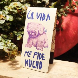 La vida me pide mucho marcapáginas con imán